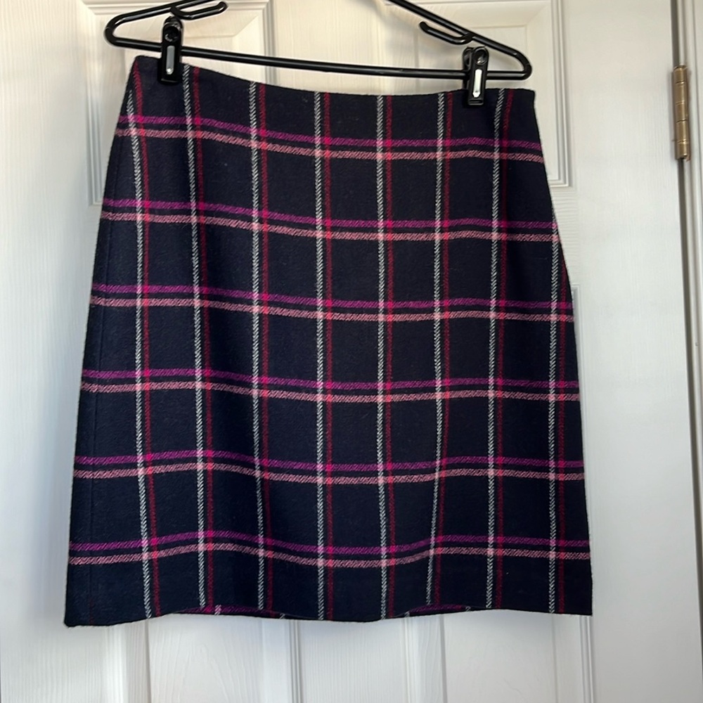 Talbots sz 6 wool pencil skirt navy blue bkgrnd w/pink windowpane plaid like new